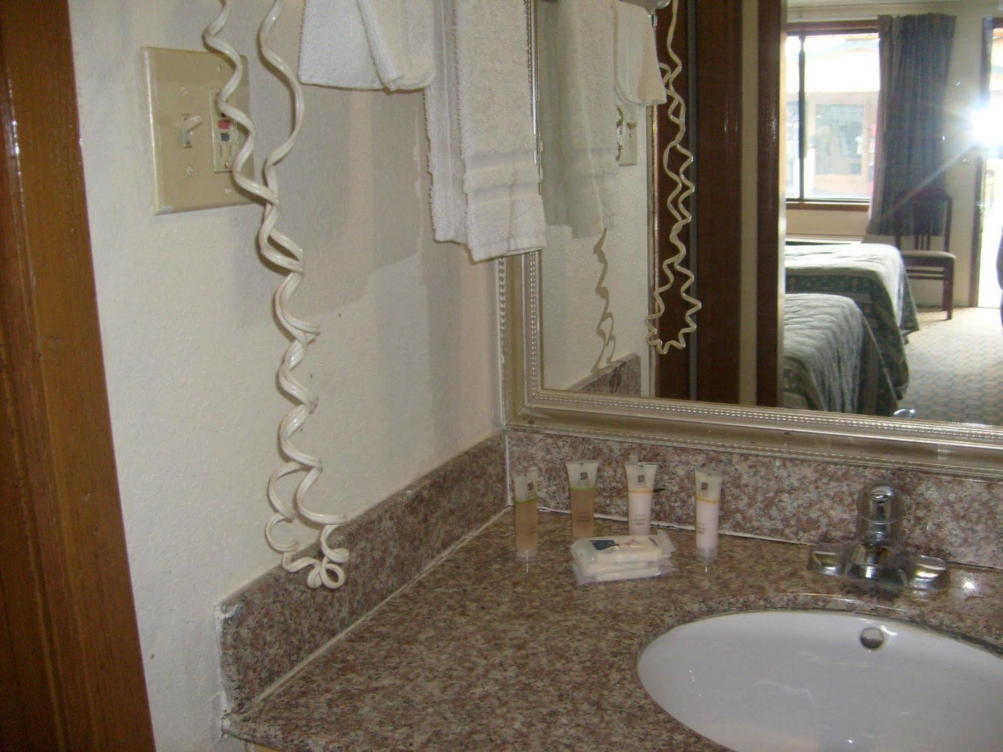 Express Inn طومسون المظهر الخارجي الصورة